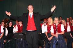 Mit rauschendem Beifall wurde Martin Schmidt als Dirigent der Trachtenkapelle Häg-Ehrsberg beim Jahreskonzert verabschiedet. Foto: Rümmele 