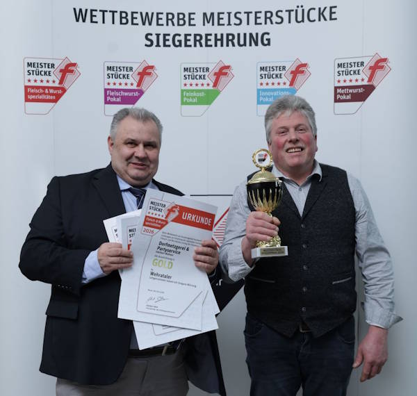Edelbert Waßmer mit seinen Auszeichnungen
