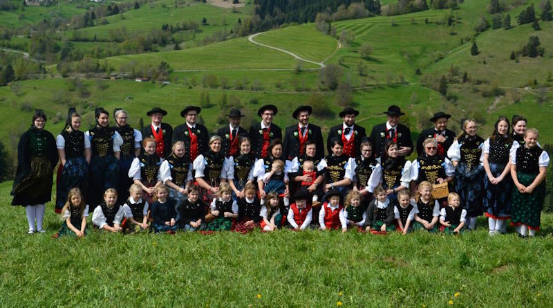 Die Trachtengruppe Häg-Ehrsberg Gesamt im Jahre 2024 