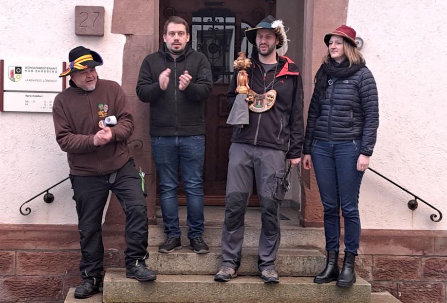 Der Burgvogt gibt den Rathhausschlüssel zurück